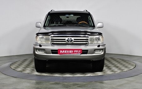 Toyota Land Cruiser 100 рестайлинг 2, 2006 год, 1 997 000 рублей, 2 фотография