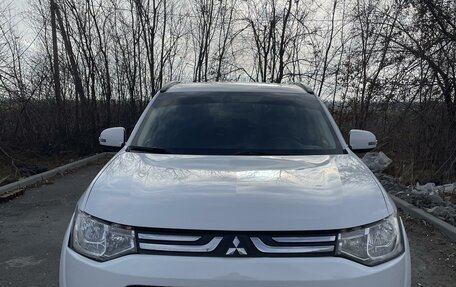 Mitsubishi Outlander III рестайлинг 3, 2013 год, 1 700 000 рублей, 3 фотография