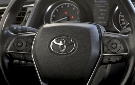 Toyota Camry, 2018 год, 2 599 000 рублей, 19 фотография