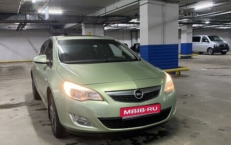 Opel Astra J, 2011 год, 699 000 рублей, 1 фотография