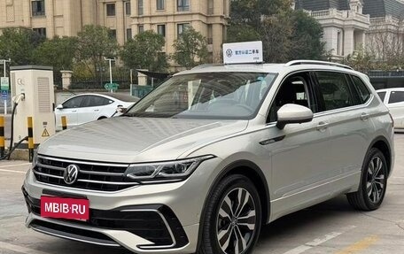 Volkswagen Tiguan II, 2021 год, 3 790 000 рублей, 1 фотография