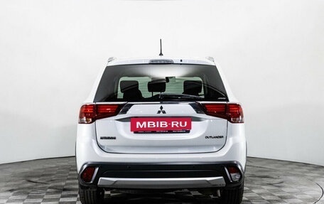 Mitsubishi Outlander III рестайлинг 3, 2016 год, 2 489 000 рублей, 6 фотография