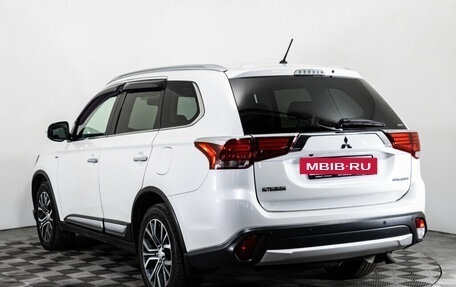 Mitsubishi Outlander III рестайлинг 3, 2016 год, 2 489 000 рублей, 7 фотография