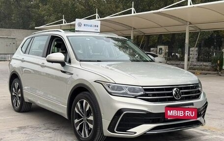 Volkswagen Tiguan II, 2021 год, 3 790 000 рублей, 3 фотография