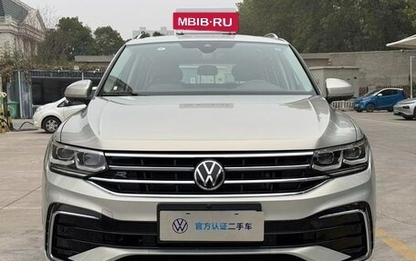 Volkswagen Tiguan II, 2021 год, 3 790 000 рублей, 2 фотография