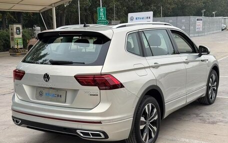 Volkswagen Tiguan II, 2021 год, 3 790 000 рублей, 5 фотография