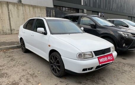 Volkswagen Polo III рестайлинг, 1997 год, 375 000 рублей, 2 фотография