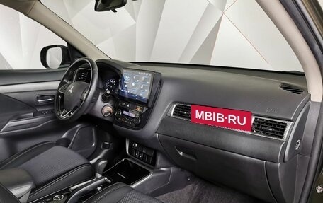 Mitsubishi Outlander III рестайлинг 3, 2017 год, 1 865 000 рублей, 9 фотография