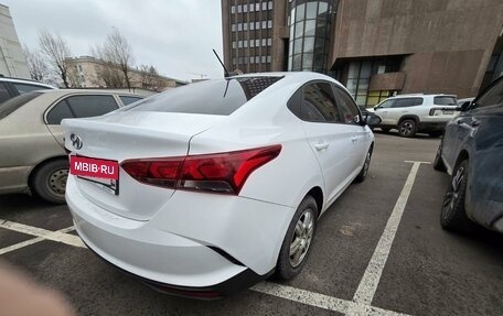 Hyundai Solaris II рестайлинг, 2021 год, 1 600 000 рублей, 4 фотография