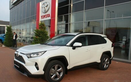 Toyota RAV4, 2021 год, 4 100 000 рублей, 2 фотография