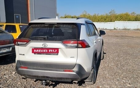 Toyota RAV4, 2021 год, 4 100 000 рублей, 3 фотография