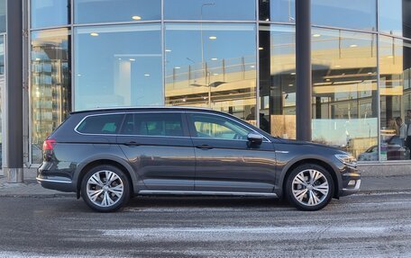 Volkswagen Passat B8 рестайлинг, 2018 год, 3 215 000 рублей, 5 фотография