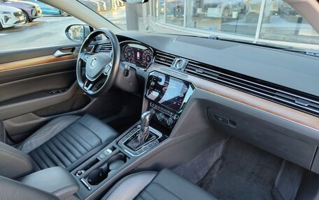 Volkswagen Passat B8 рестайлинг, 2018 год, 3 215 000 рублей, 7 фотография