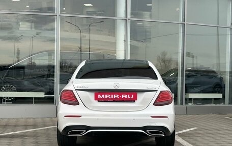 Mercedes-Benz E-Класс, 2019 год, 3 749 000 рублей, 5 фотография