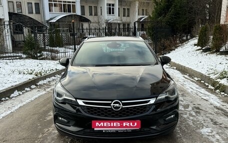 Opel Astra K, 2018 год, 1 670 000 рублей, 2 фотография