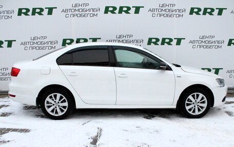 Volkswagen Jetta VI, 2013 год, 1 120 000 рублей, 2 фотография