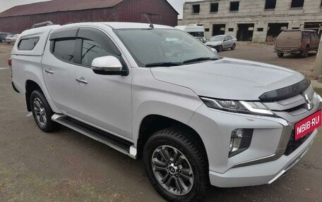 Mitsubishi L200 IV рестайлинг, 2018 год, 2 850 000 рублей, 2 фотография