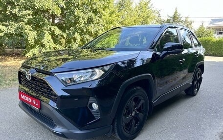 Toyota RAV4, 2021 год, 3 850 000 рублей, 1 фотография