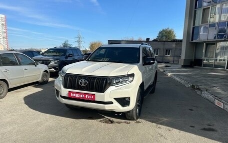 Toyota Land Cruiser Prado 150 рестайлинг 2, 2021 год, 7 500 000 рублей, 1 фотография