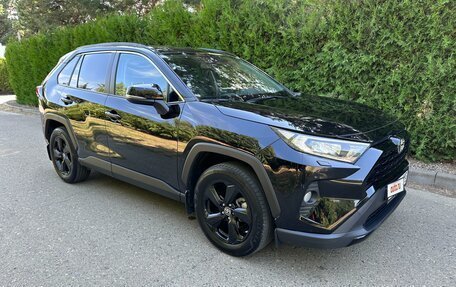 Toyota RAV4, 2021 год, 3 850 000 рублей, 2 фотография