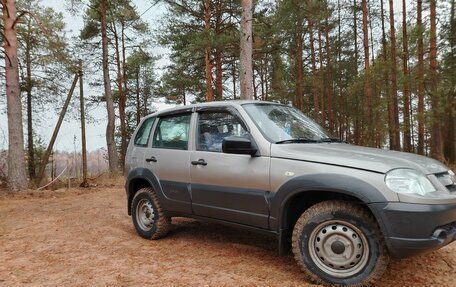 Chevrolet Niva I рестайлинг, 2018 год, 810 000 рублей, 4 фотография