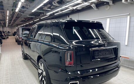 Rolls-Royce Cullinan, 2024 год, 99 000 000 рублей, 4 фотография