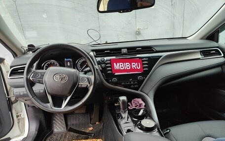 Toyota Camry, 2018 год, 3 000 000 рублей, 9 фотография