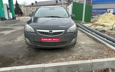 Opel Astra J, 2010 год, 650 000 рублей, 1 фотография