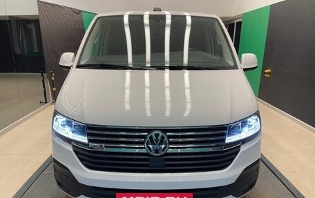 Volkswagen Caravelle T6 рестайлинг, 2021 год, 5 750 000 рублей, 3 фотография