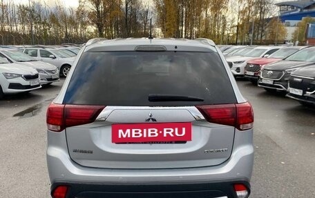 Mitsubishi Outlander III рестайлинг 3, 2015 год, 1 600 000 рублей, 5 фотография