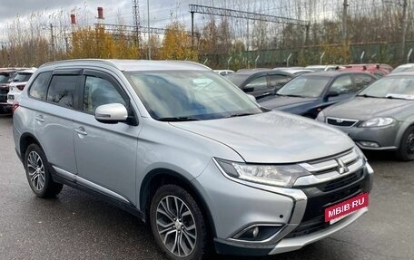 Mitsubishi Outlander III рестайлинг 3, 2015 год, 1 600 000 рублей, 2 фотография