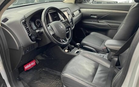 Mitsubishi Outlander III рестайлинг 3, 2015 год, 1 600 000 рублей, 15 фотография