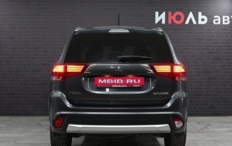 Mitsubishi Outlander III рестайлинг 3, 2015 год, 2 238 000 рублей, 4 фотография