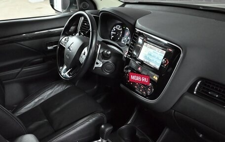 Mitsubishi Outlander III рестайлинг 3, 2015 год, 2 238 000 рублей, 14 фотография