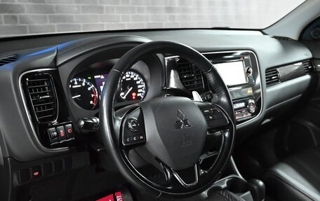 Mitsubishi Outlander III рестайлинг 3, 2015 год, 2 238 000 рублей, 13 фотография