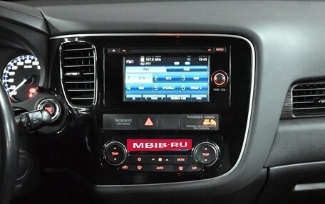 Mitsubishi Outlander III рестайлинг 3, 2015 год, 2 238 000 рублей, 15 фотография