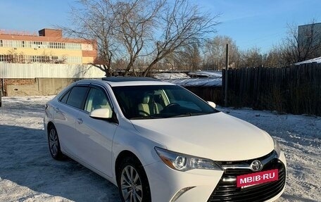 Toyota Camry, 2017 год, 1 890 000 рублей, 3 фотография