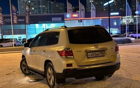 Toyota Highlander III, 2013 год, 2 360 000 рублей, 4 фотография