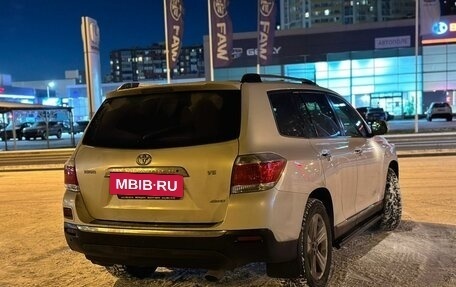 Toyota Highlander III, 2013 год, 2 360 000 рублей, 3 фотография