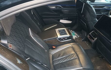 BMW 7 серия, 2017 год, 3 380 000 рублей, 14 фотография