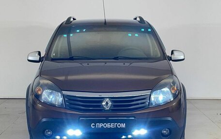 Renault Sandero I, 2013 год, 835 000 рублей, 2 фотография