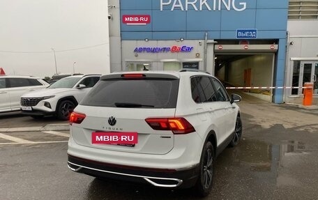 Volkswagen Tiguan II, 2021 год, 4 440 000 рублей, 4 фотография