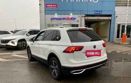 Volkswagen Tiguan II, 2021 год, 4 440 000 рублей, 2 фотография