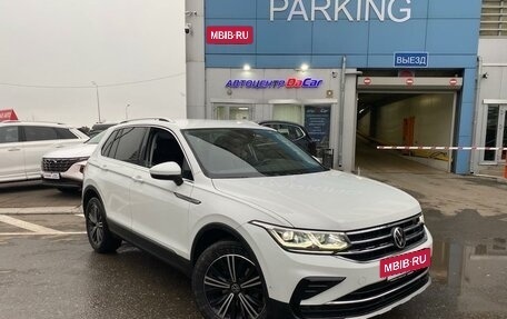 Volkswagen Tiguan II, 2021 год, 4 440 000 рублей, 6 фотография