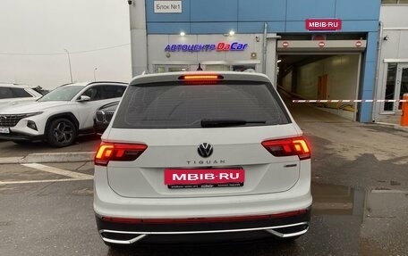 Volkswagen Tiguan II, 2021 год, 4 440 000 рублей, 3 фотография