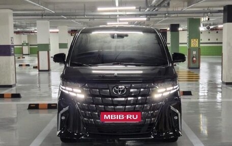 Toyota Alphard, 2024 год, 17 990 000 рублей, 2 фотография