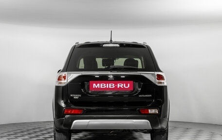 Mitsubishi Outlander III рестайлинг 3, 2014 год, 1 690 000 рублей, 6 фотография