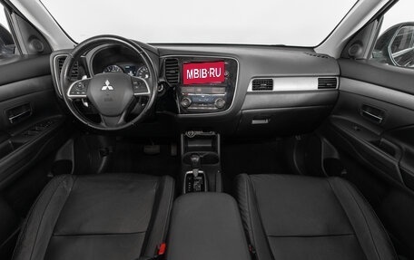 Mitsubishi Outlander III рестайлинг 3, 2014 год, 1 690 000 рублей, 11 фотография