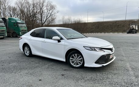 Toyota Camry, 2019 год, 1 949 000 рублей, 2 фотография