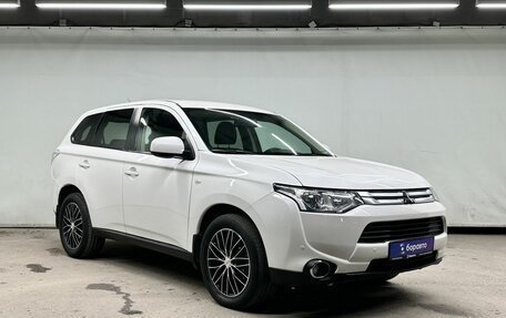 Mitsubishi Outlander III рестайлинг 3, 2014 год, 1 530 000 рублей, 2 фотография